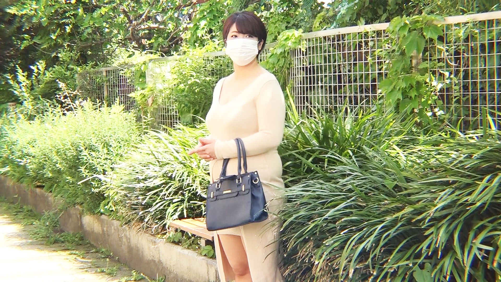 #1 息子ほど年の離れた大学生を旦那の留守中に家に連れこんで不倫に明け暮れる肉食肉厚爆乳妻 陽子(43歳)